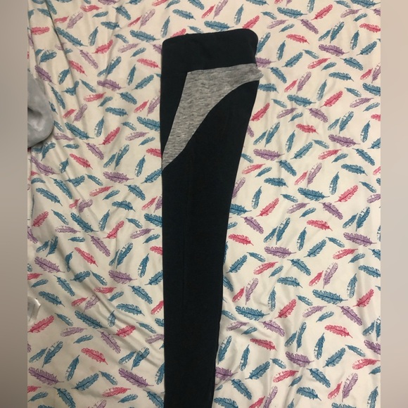 TNA Grey leggings - Picture 2 of 5